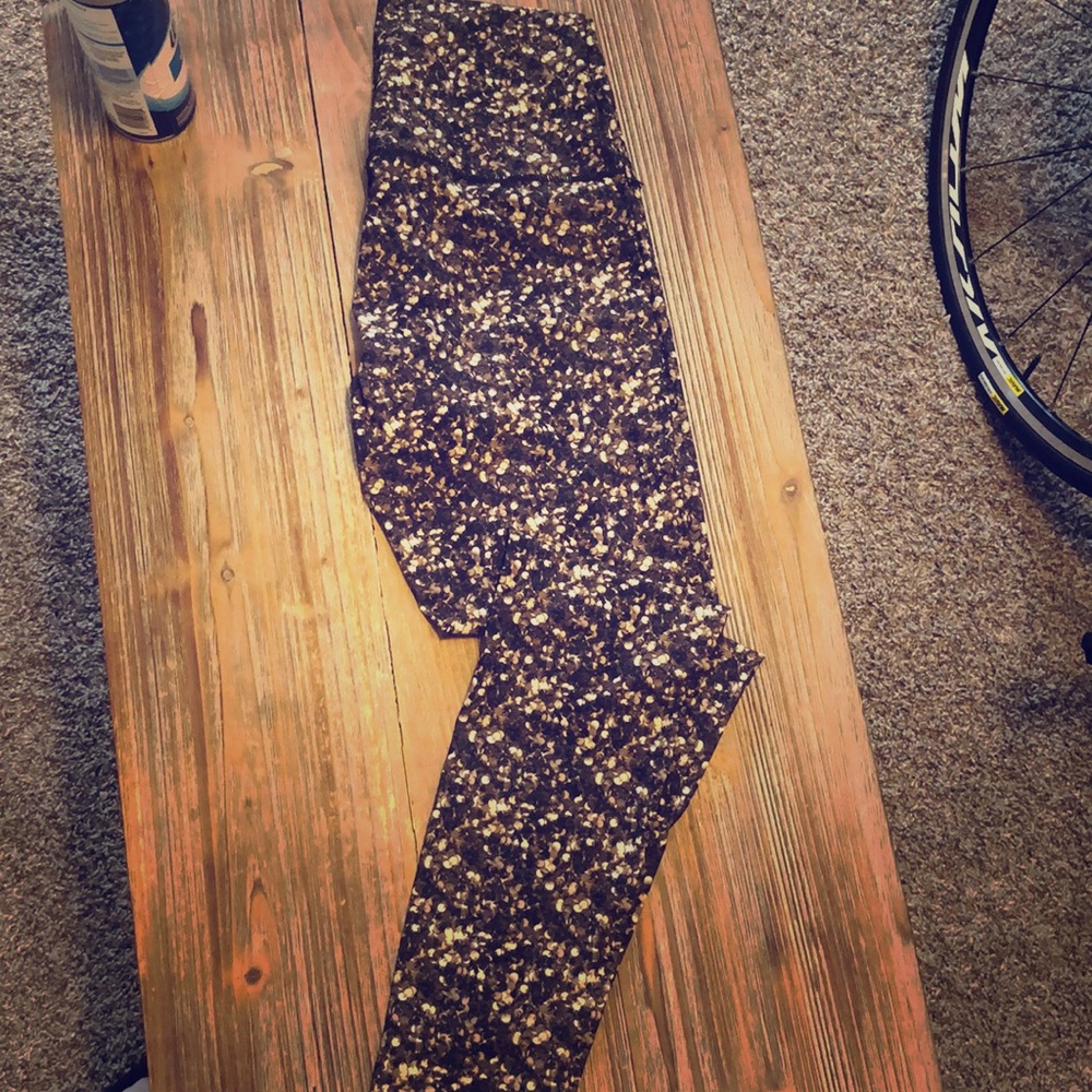 Lululemon wunder under pants, size 4